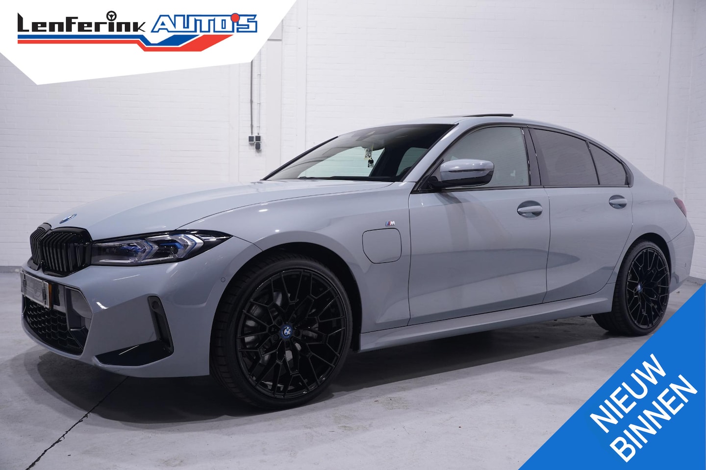 BMW 3-serie - 330e M Sport Head up Schuifdak Camera Memory Shadowline 20 Inch Apple Carplay Travelpakket - AutoWereld.nl