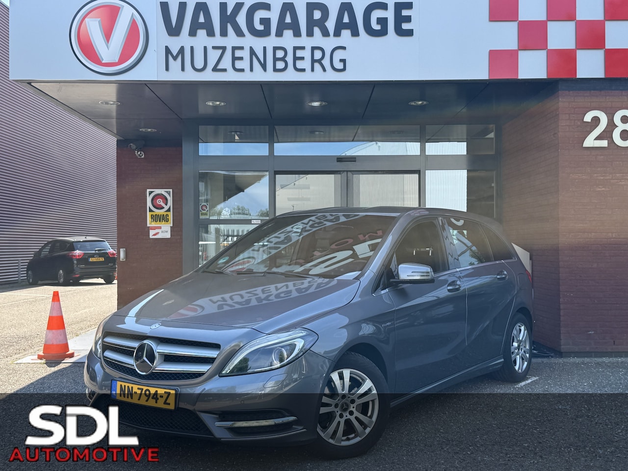Mercedes-Benz B-klasse - 180 Ambition // NAVI // PDC // TREKHAAK // BI-XENON LAMPEN // STOELVERWARMING // AIRCO // - AutoWereld.nl