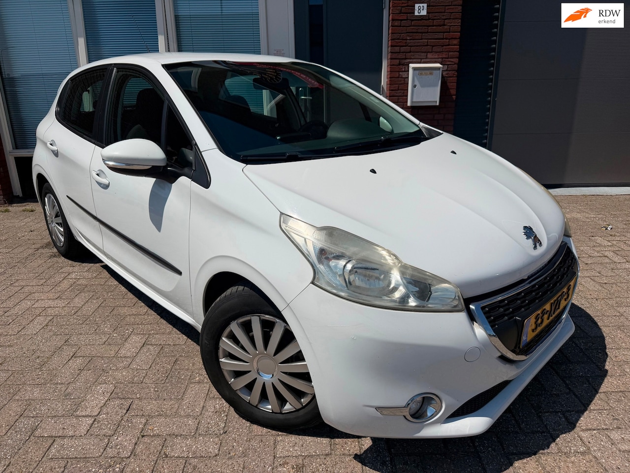 Peugeot 208 - 1.2 VTi Blue Lease / Airco / Riem v.v / PDC / Navi / NAP - AutoWereld.nl