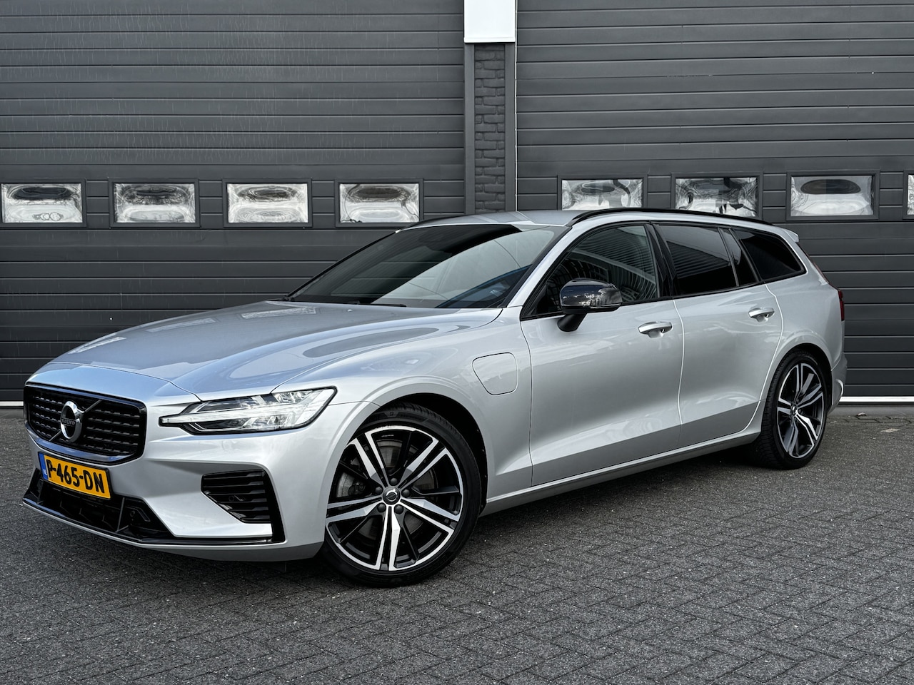 Volvo V60 - 2.0 T6 Recharge 340PK AWD R-Design | Camera | Memory | Stoel & Stuur verw. | €31.900,- inc - AutoWereld.nl