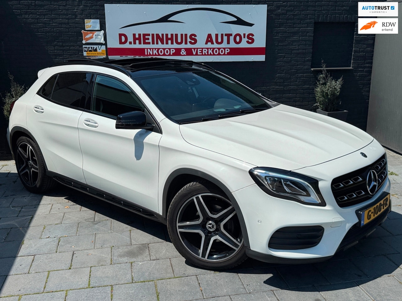 Mercedes-Benz GLA-Klasse - 180 AMG|AUTOMAAT|PANO|FASELIFT - AutoWereld.nl
