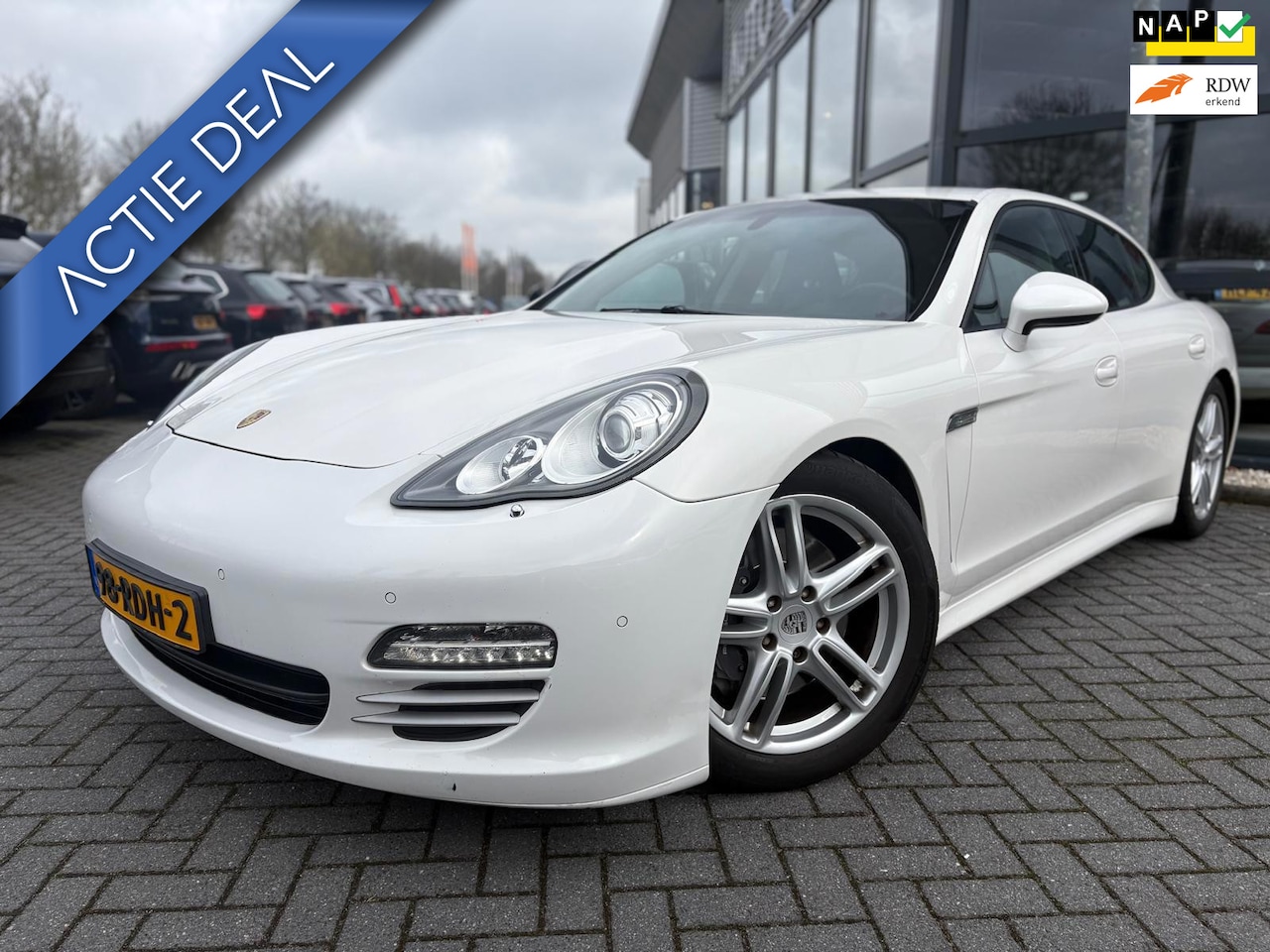 Porsche Panamera - 3.6 4 | Automaat | Luchtvering | Navi | Climate | Leder | PDC | LMV | Recent onderhouden | - AutoWereld.nl
