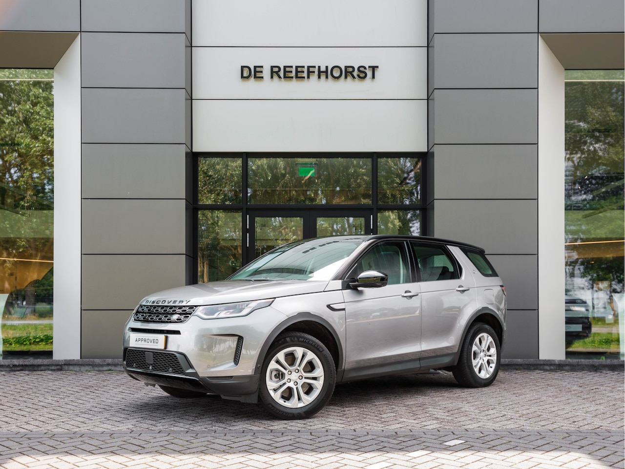 Land Rover Discovery Sport - P300e SE | Panoramadak | Lederen bekleding | 24 maanden Land Rover Approved - AutoWereld.nl