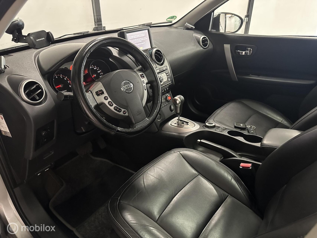 Nissan Qashqai - 2.0 Automaat 4WD | Leder | Panoramadak | Xenon | NAP | Nieuwe APK - AutoWereld.nl