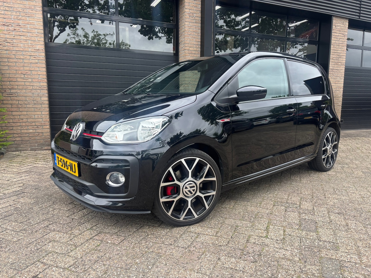Volkswagen Up! - 1.0 TSI GTI 5 drs pano - AutoWereld.nl
