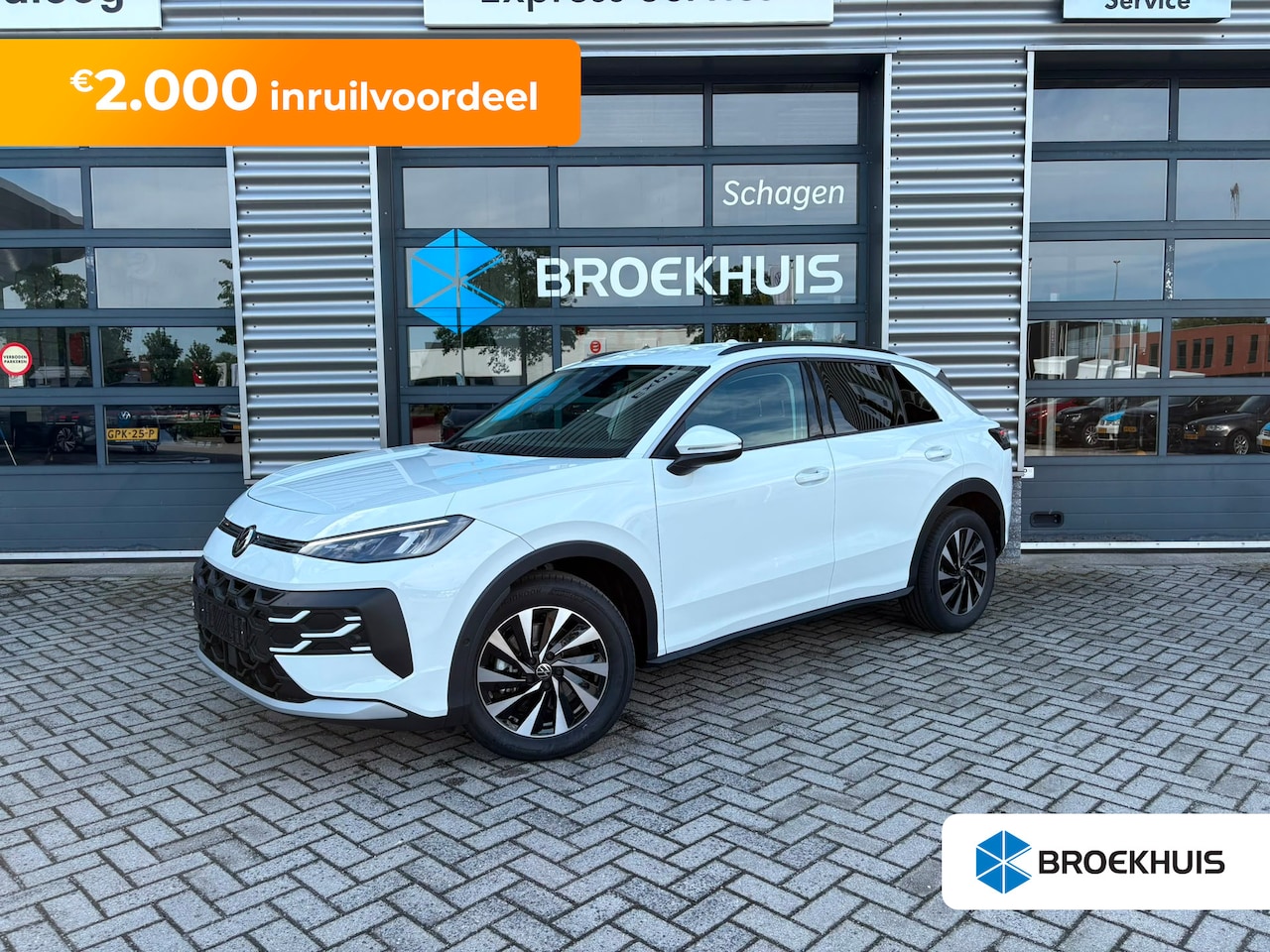 Volkswagen T-Roc - Life First Edition | 'App-Connect' draadloze smartphone integratie | Automatische afstands - AutoWereld.nl