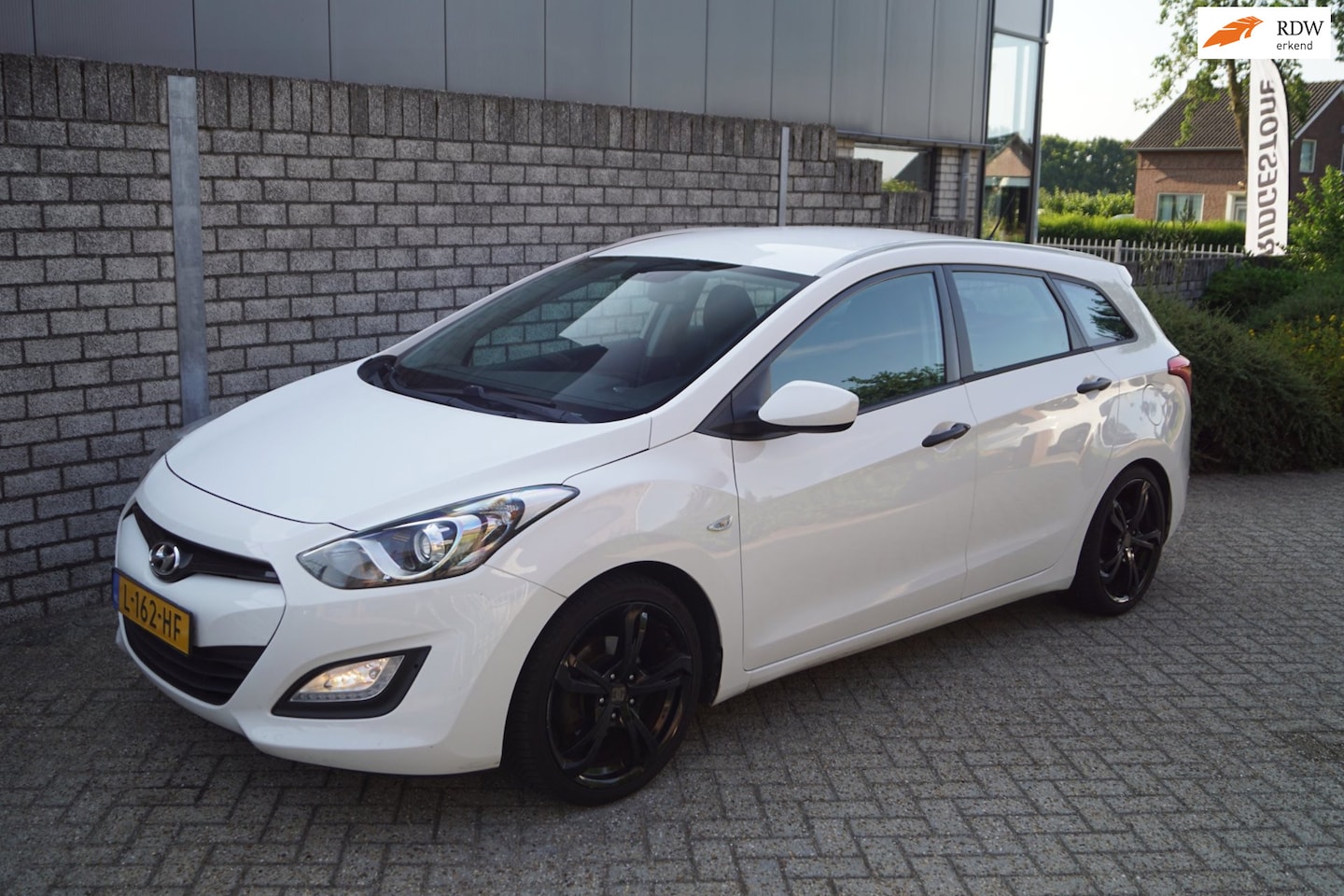 Hyundai i30 Wagon - 1.4 Airco Navi Android Auto Cruise PDC LMV 18 Bluetooth Audio Trekhaak. - AutoWereld.nl