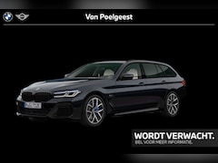 BMW 5-serie Touring - 530e High Executive M-Sport 19 Inch / Stuur & Stoelverwarming / Comfort Acces / Electrisch
