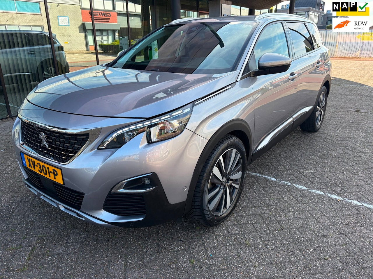 Peugeot 5008 - 1.2 PureTech Allure / Leder bekleding / Xenon / Trekhaak / Navi - AutoWereld.nl