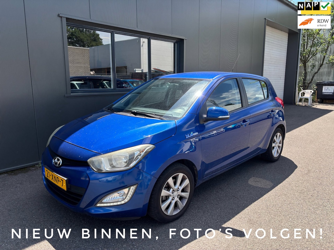 Hyundai i20 - 1.2i i-Vision / Airco / Cruise Control / Parkeersensoren achter! - AutoWereld.nl
