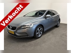 Volvo V40 - 2.0 123pk Momentum LED koplampen/ Stoel verw./ Navi/ Cruise