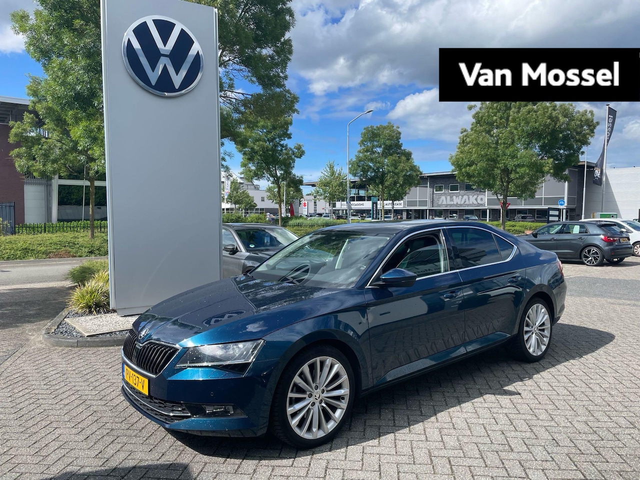 Skoda Superb - 1.4 TSI ACT Style Business | Trekhaak | Stoelgeheugen | CANTON | Schuif kanteldak | Cruise - AutoWereld.nl