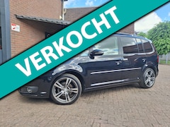 Volkswagen Touran - 1.4 TSI Highline 140PK DSG Navigatie / Xenon / Cruise Controle / Trekhaak / Parkeer Sensor