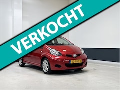 Toyota Aygo - 1.0-12V Aspiration Red | Airco | CV | NL | 1 Eig | Dealer onderhouden | Lm velgen |