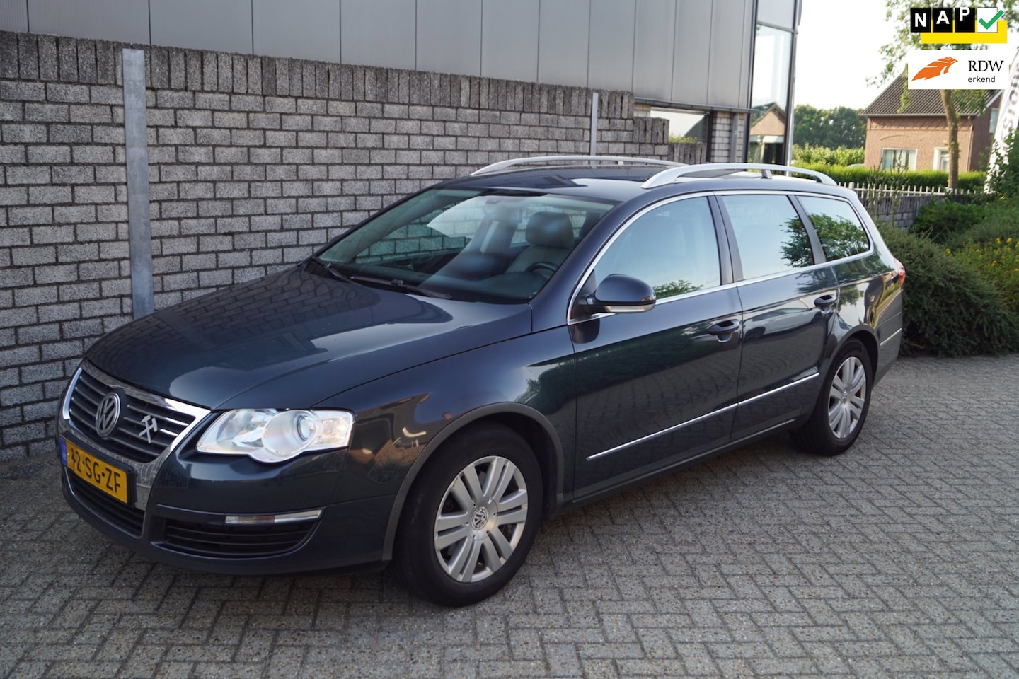 Volkswagen Passat Variant - 2.0 FSI Highline Clima Leder/Alcantara Stoelverw Sportst Cruise PDC LMV Trekhaak ENZ NL Au - AutoWereld.nl