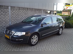 Volkswagen Passat Variant - 2.0 FSI Highline Clima Leder/Alcantara Stoelverw Sportst Cruise PDC LMV Trekhaak ENZ NL Au
