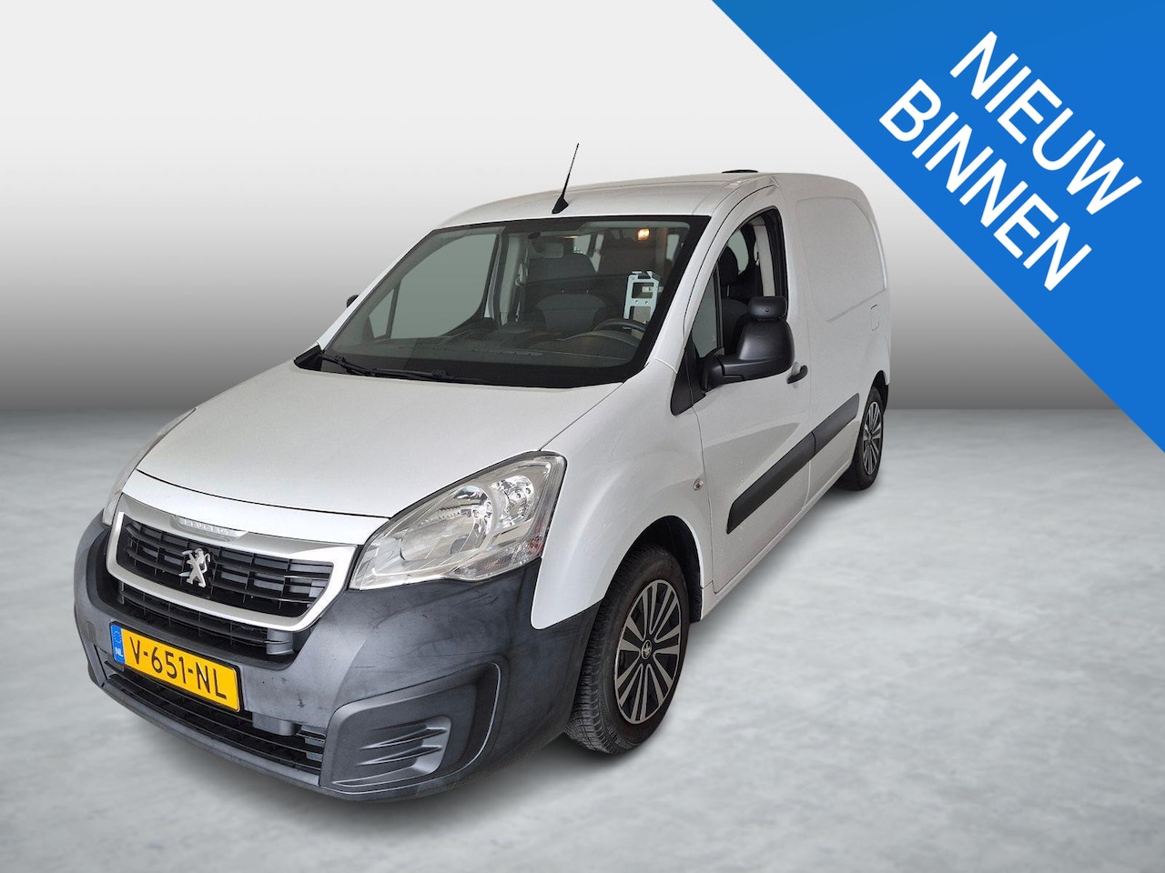 Peugeot Partner - 120 1.6 BlueHDi 100 L1 Premium 120 1.6 BlueHDi 100 L1 Premium - AutoWereld.nl