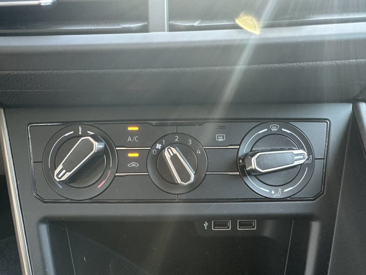 Volkswagen Polo - 1.0 95PK Comf.l. Bus. Navi/Carplay/PDC V+A