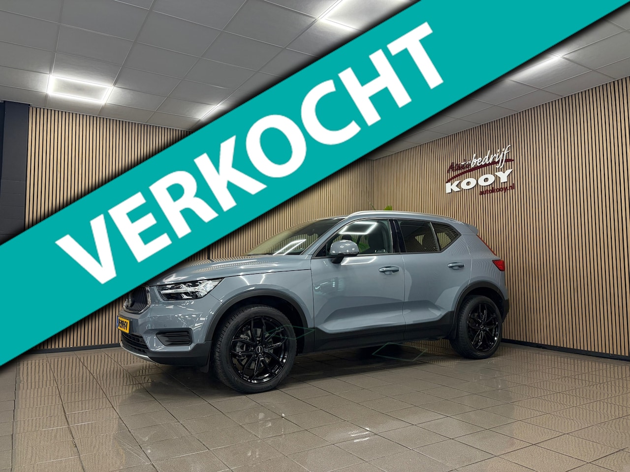 Volvo XC40 - 2.0 T4 Momentum Pro Automaat * Trekhaak / Harman/Kardon / NL auto / Camera * - AutoWereld.nl