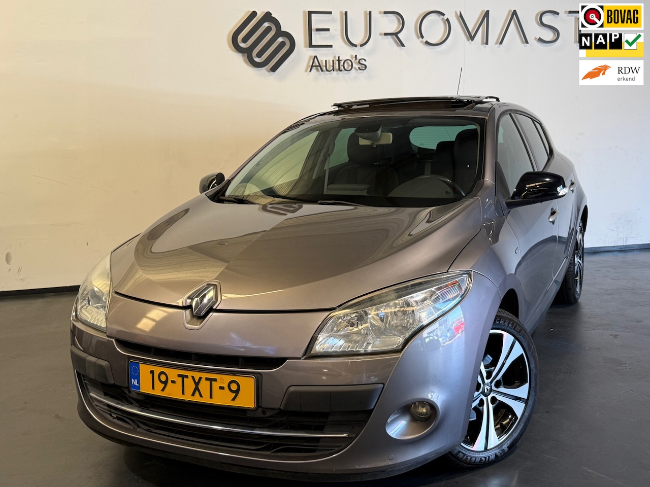 Renault Mégane - 2.0 Bose Automaat Navi Airco LMV Schuifdak Nieuwe Apk - AutoWereld.nl