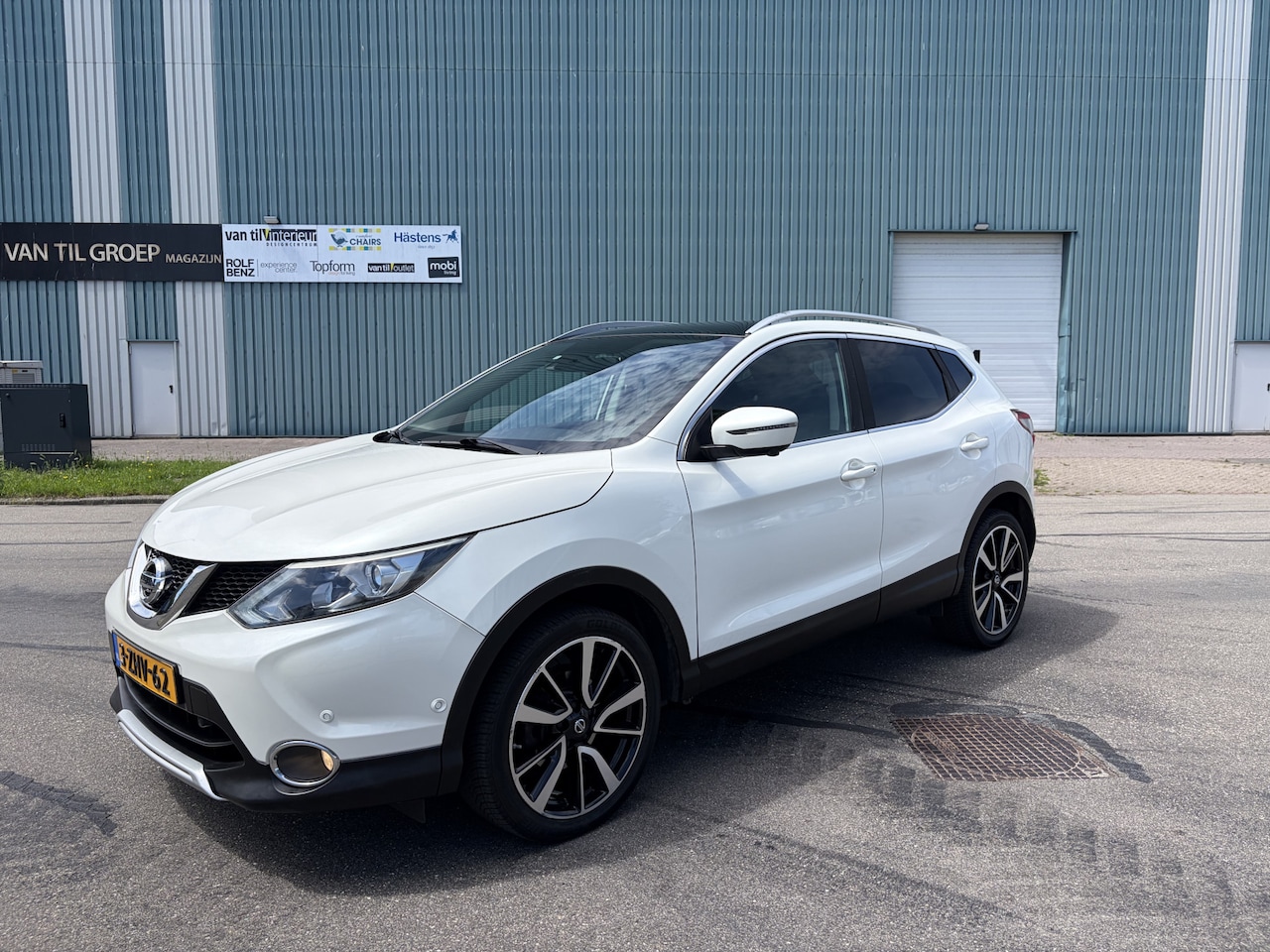 Nissan Qashqai - 1.2i Tekna 6-Bak 116 PK. Onverwoestbare auto van de tweede eigenaar !!! 4 splinternieuwe A - AutoWereld.nl