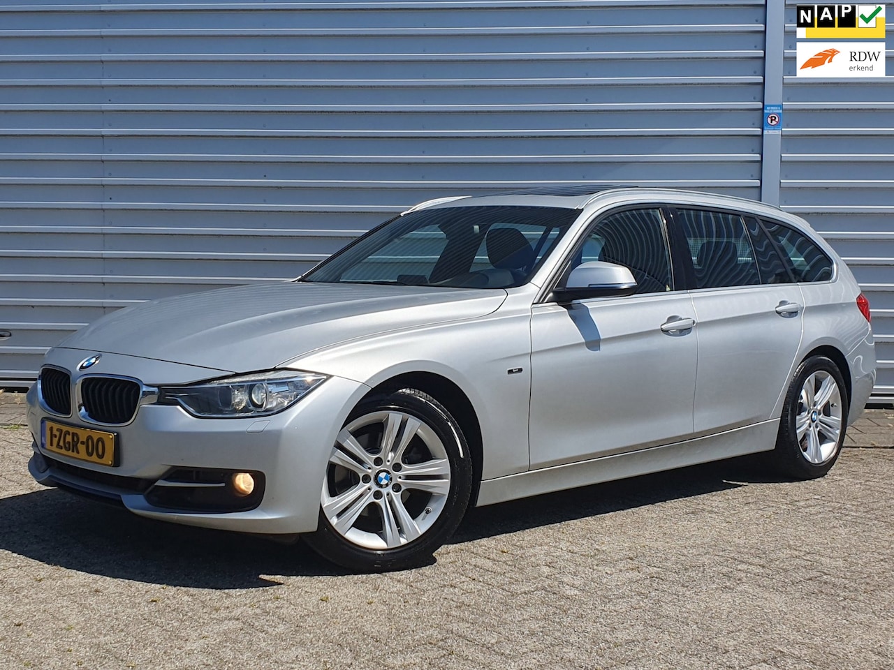 BMW 3-serie Touring - 316i Exec. Clima/Navi/Pano Dak - AutoWereld.nl