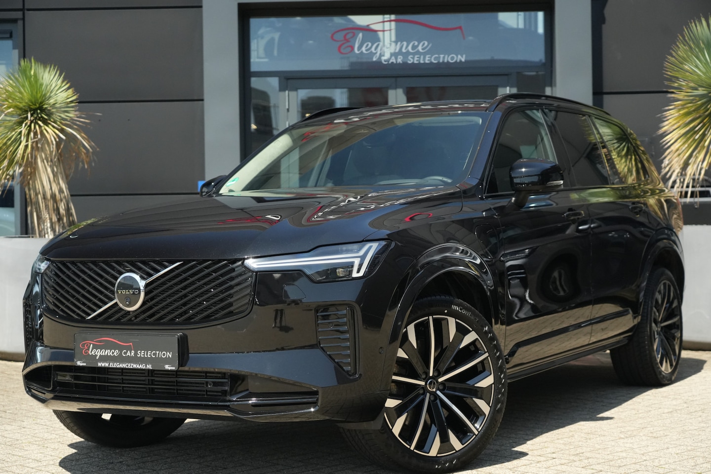 Volvo XC90 - 2.0 T8 FACELIFT Plug-in hybrid AWD Plus Dark 455pk Panoramadak/Bowers&Wilkins/Luchtvering - AutoWereld.nl