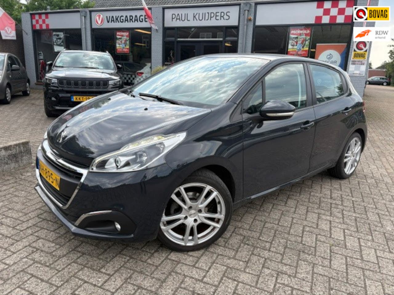 Peugeot 208 - 1.2 PureTech Blue Lion *LM-velgen 17" + navi + airco + pdc* - AutoWereld.nl