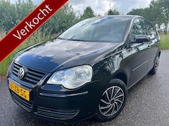Volkswagen Polo - 1.6-16V Optive