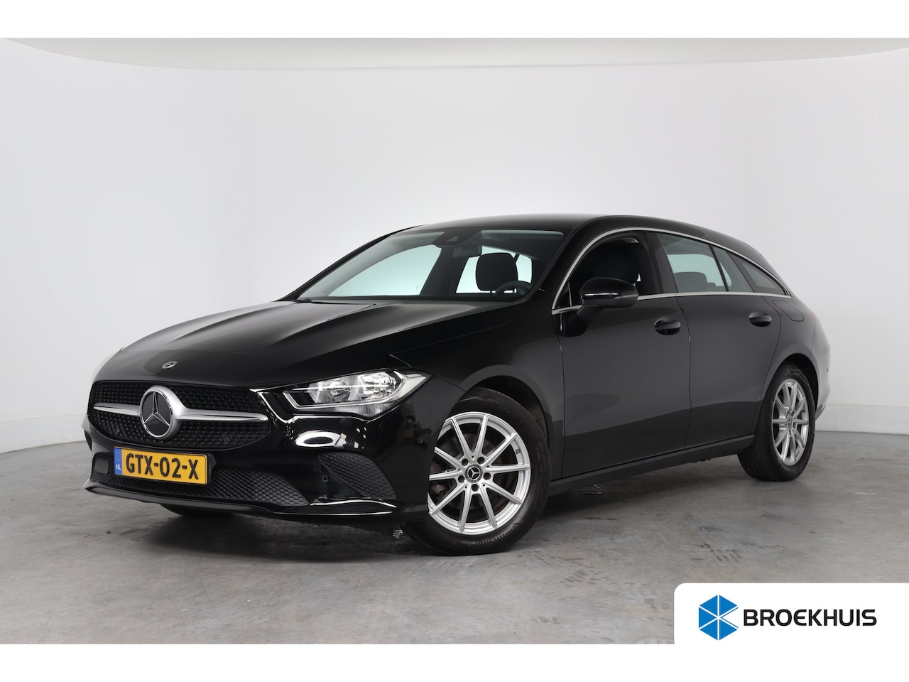 Mercedes-Benz CLA-klasse Shooting Brake - 180 Premium Plus Automaat | Stoelverwarming | Parkeersensoren Voor & Achter | Navigatie | - AutoWereld.nl