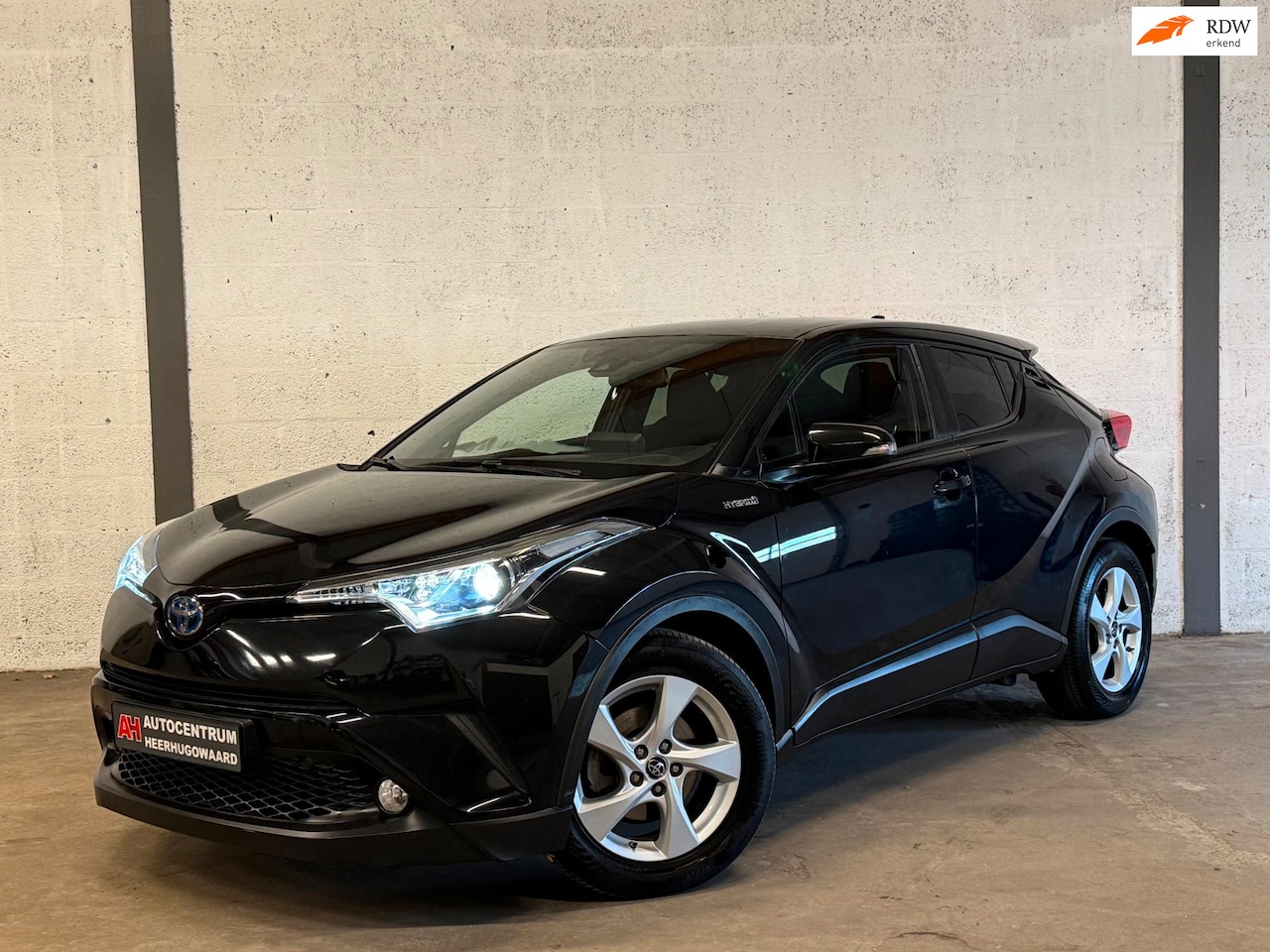 Toyota C-HR - 1.8 Hybrid Navi|Carplay|Camera|Cruise|Dealer Onderhouden !! - AutoWereld.nl