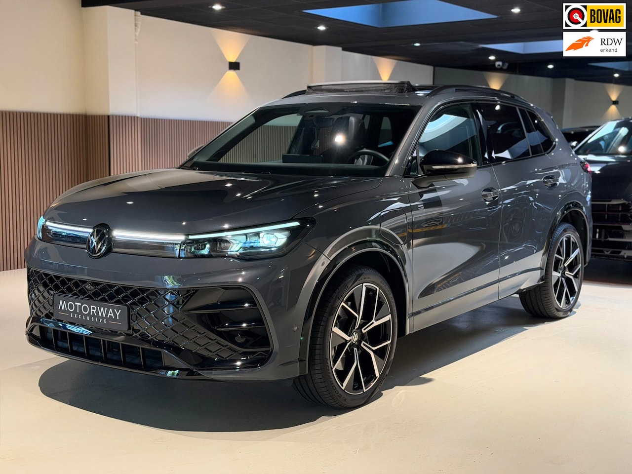 Volkswagen Tiguan - 1.5 eTSI R-Line Edition |Pano|Memory|Matrix|HUD|360|Massage| - AutoWereld.nl