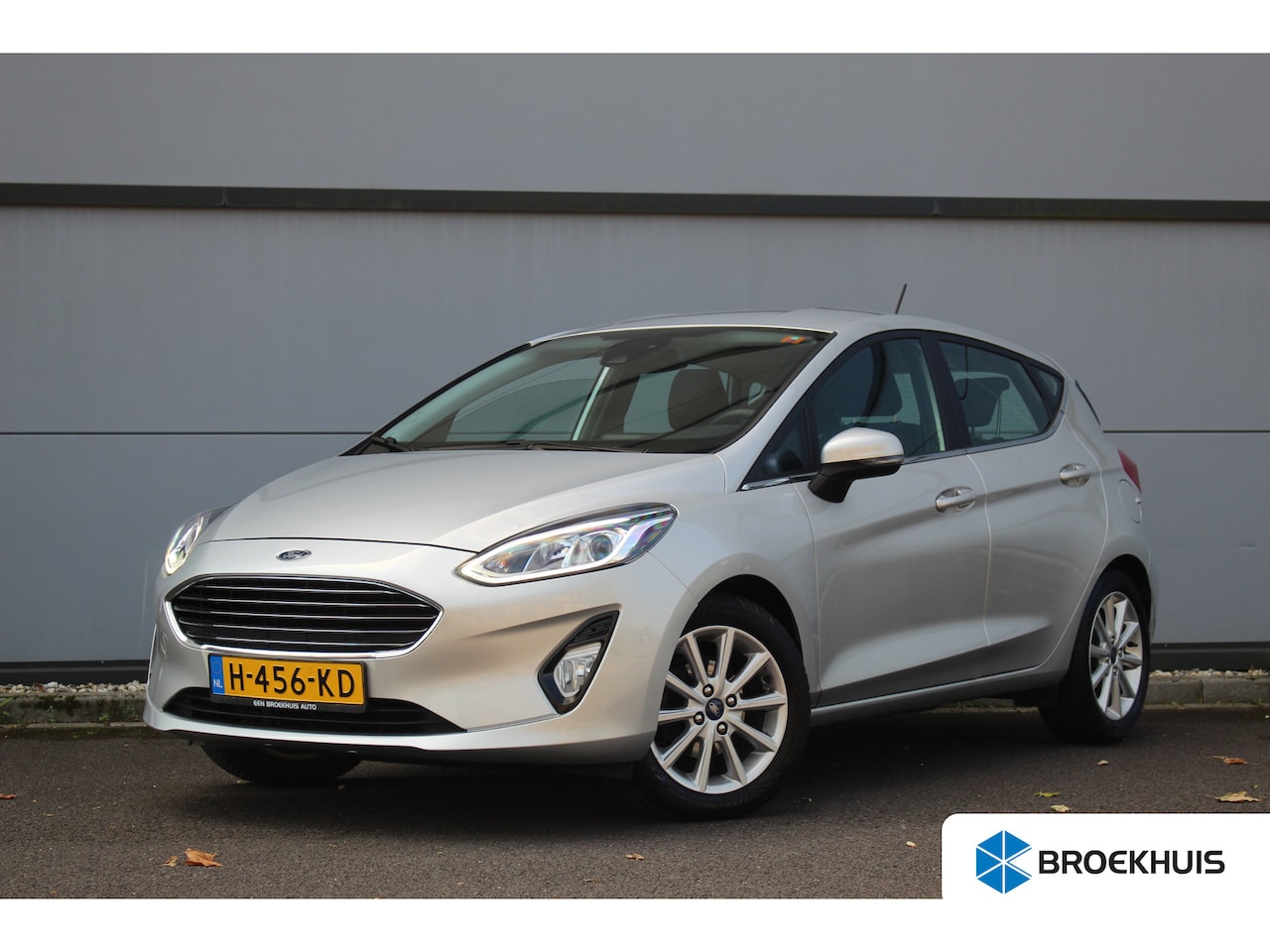 Ford Fiesta - 1.0 Titanium | Climate & Cruise C. | Trekhaak | Navigatie | Park Assist | 16" LMV | Climat - AutoWereld.nl
