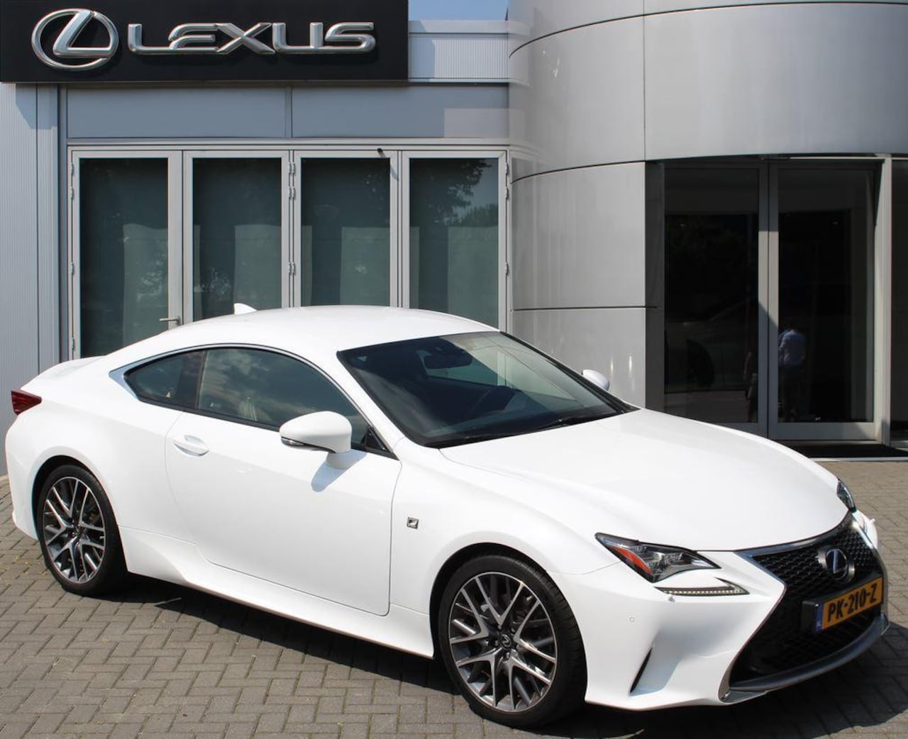 Lexus RC - 300h F SPORT Line NL-AUTO CRUISE TRIPLE-LED STOELVENT BLIND-SPOT 19" LM-VELGEN - AutoWereld.nl