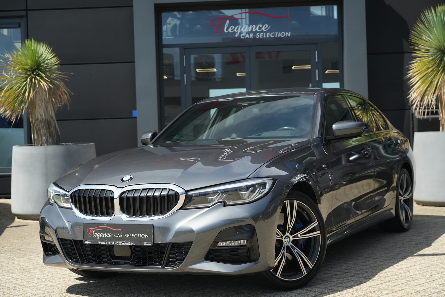 BMW 3-serie - 330e M Sport High Executive 292pk Navigatie/Camera/HarmanKardon - AutoWereld.nl