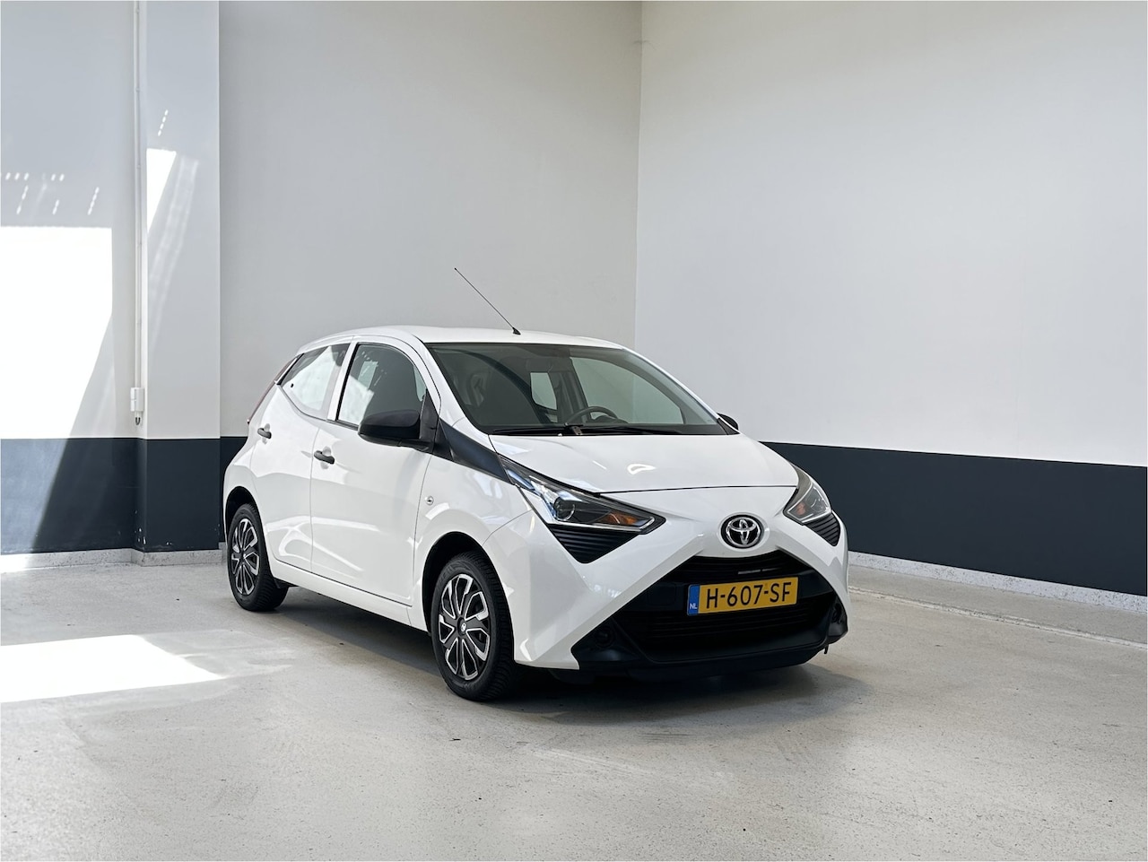 Toyota Aygo - 1.0 VVT-i x-fun| NL| 1 Eig | Airco| C.V | Bluetooth | - AutoWereld.nl