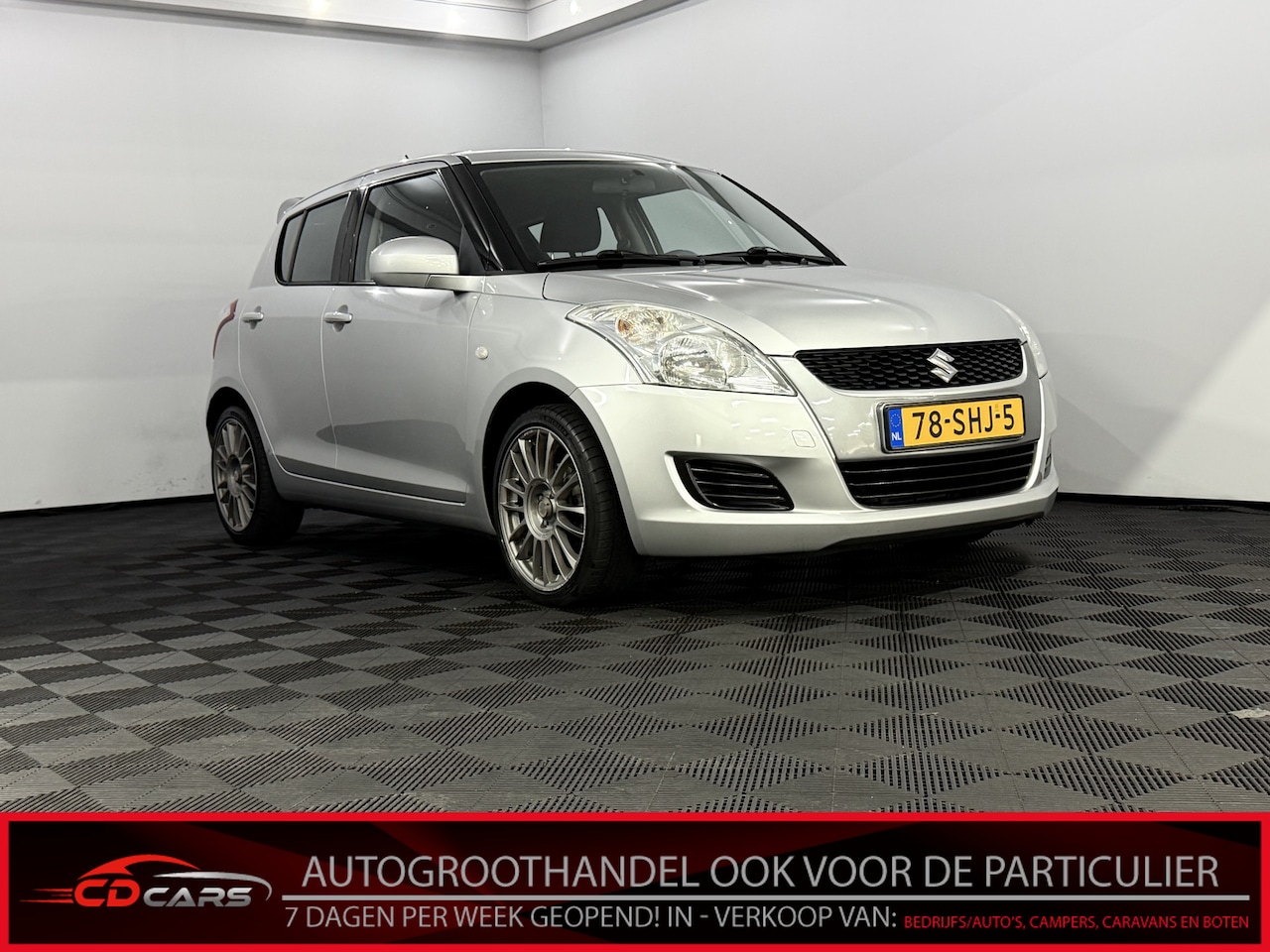 Suzuki Swift - 1.2 Sportline Airco, Stoelverwarming, Pilot sport Velgen, Radio - AutoWereld.nl