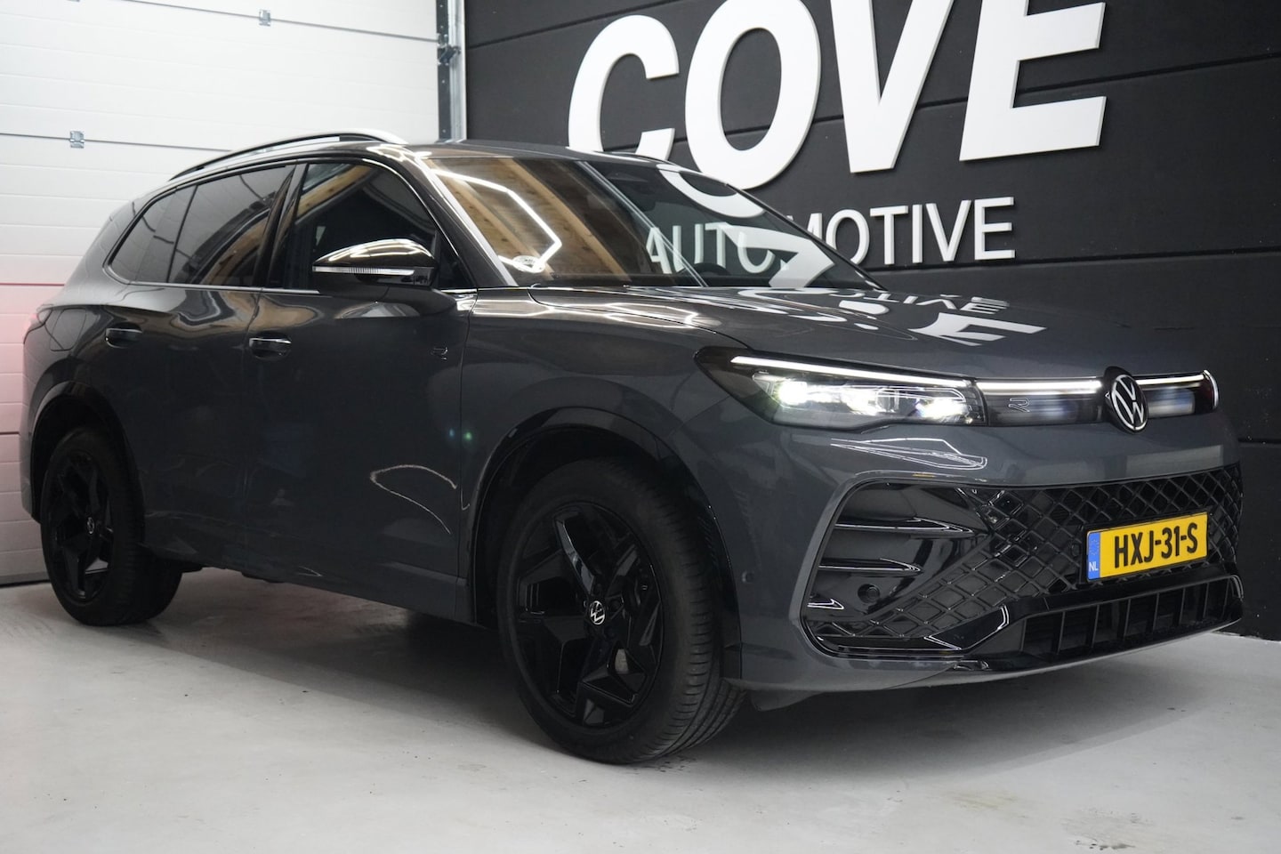 Volkswagen Tiguan - 1.5 eTSI R-Line Business | ACC | SIDE-ASSIST | STOELVERWARMING - AutoWereld.nl