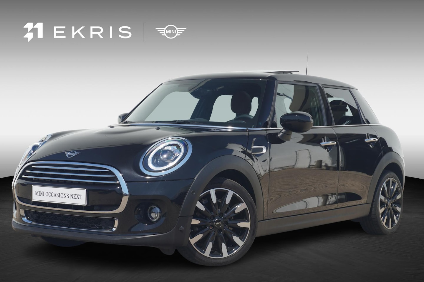MINI 5-Deurs - Cooper Chili | Panoramadak | Harman Kardon | Stoelverwarming | MINI Yours Leer | Achteruit - AutoWereld.nl