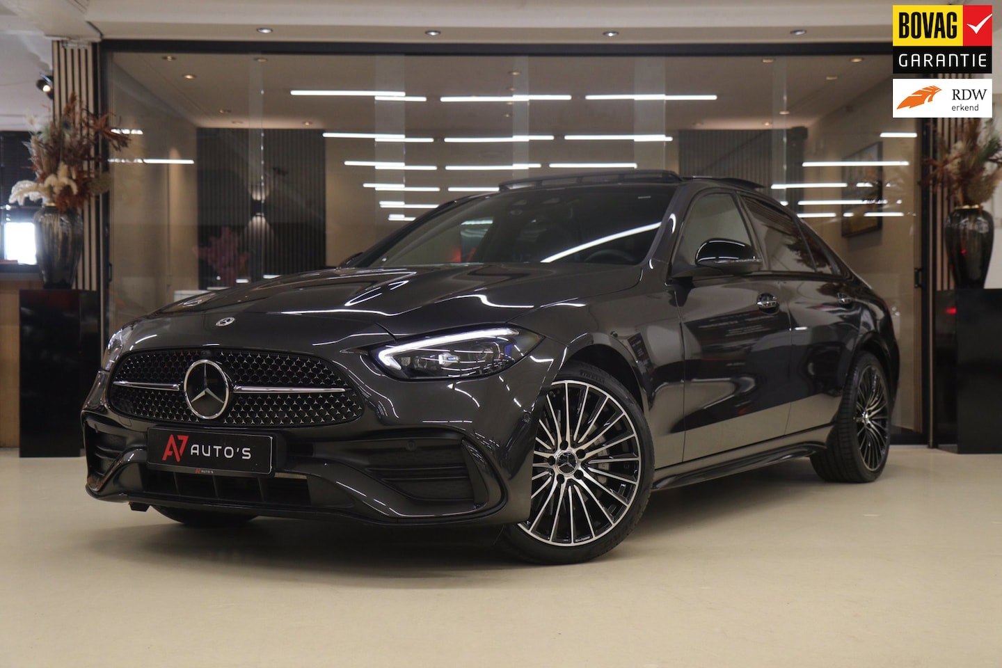 Mercedes-Benz C-klasse - 300 E AMG Line / PANO/HUD/CARPLAY/SFEERVERLICHTING/BOMVOL - AutoWereld.nl