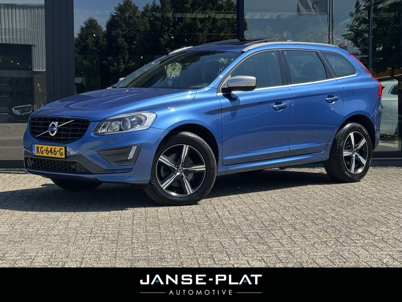 Volvo XC60 - 2.0 T5 AUT R-Design Pana | Trekhaak | Dealer Onderhouden | NL-Auto - AutoWereld.nl