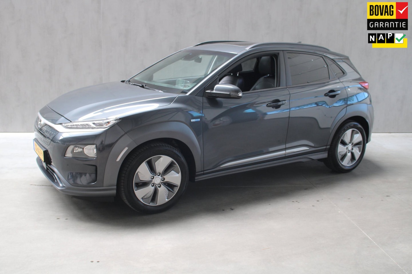Hyundai Kona Electric - EV Premium 64 kWh SOH 92% Camera/Schuifdak/Trekhaak/ - AutoWereld.nl