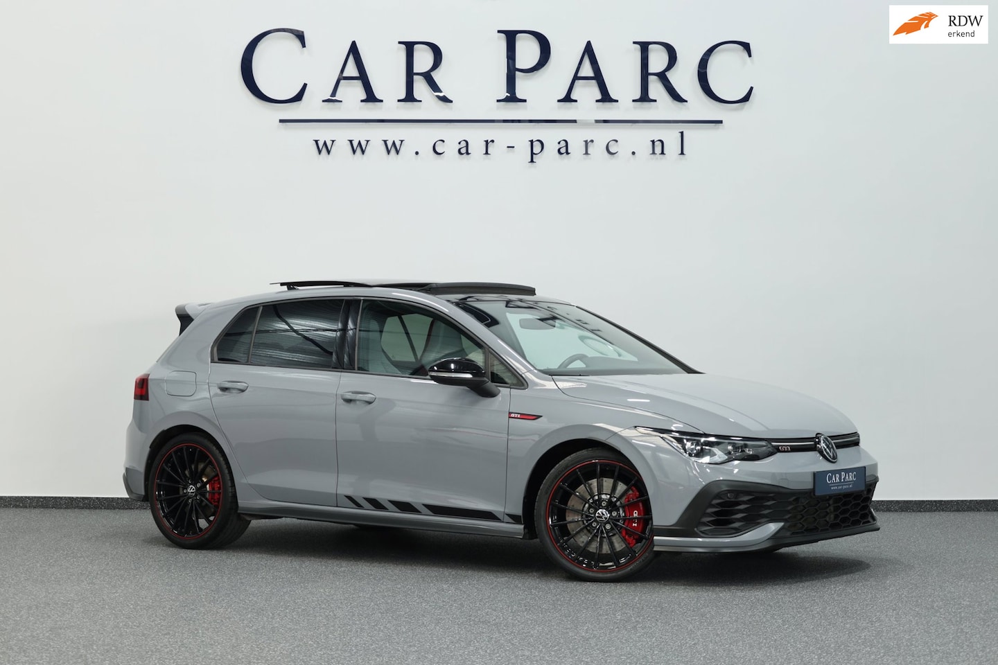 Volkswagen Golf - 2.0 TSI GTI Clubsport 45 Jahre Edition 300+PK AKRAPOVIC/IQ/VIRTUAL/SFEER/PANO/LEER/CAM/LIN - AutoWereld.nl