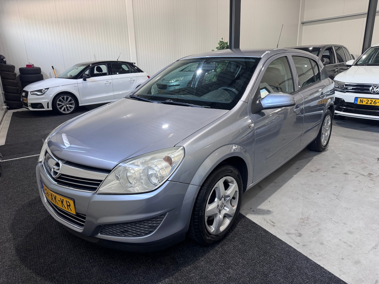 Opel Astra - 1.6 Business nieuwe apk 5 deurs airco !! - AutoWereld.nl