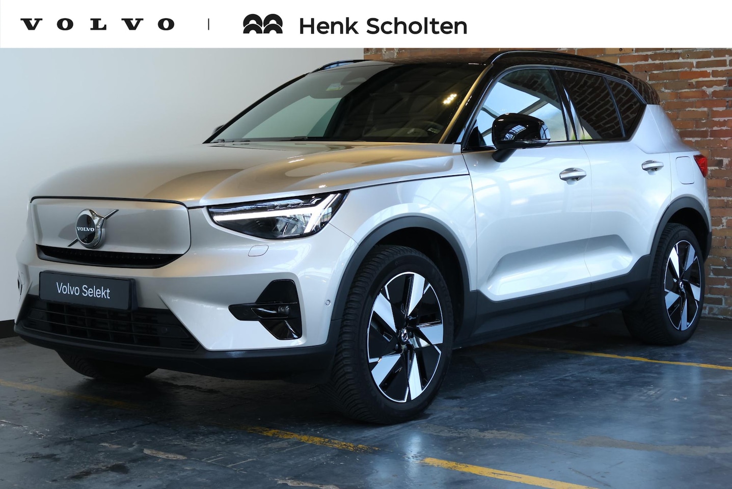 Volvo XC40 - Single Motor Extended Range Ultimate 82 kWh | Semi-Electrische Wegklapbare Trekhaak | Pano - AutoWereld.nl