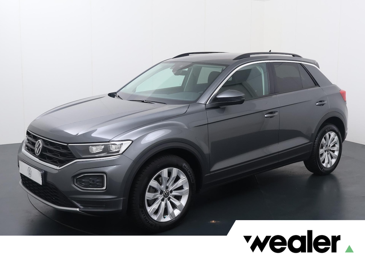 Volkswagen T-Roc - 1.0 TSI Style Business | 110 PK | Adaptive Cruise Control | Climate Control | Navigatiesys - AutoWereld.nl