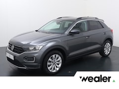 Volkswagen T-Roc - 1.0 TSI Style Business | 110 PK | Adaptive Cruise Control | Climate Control | Navigatiesys