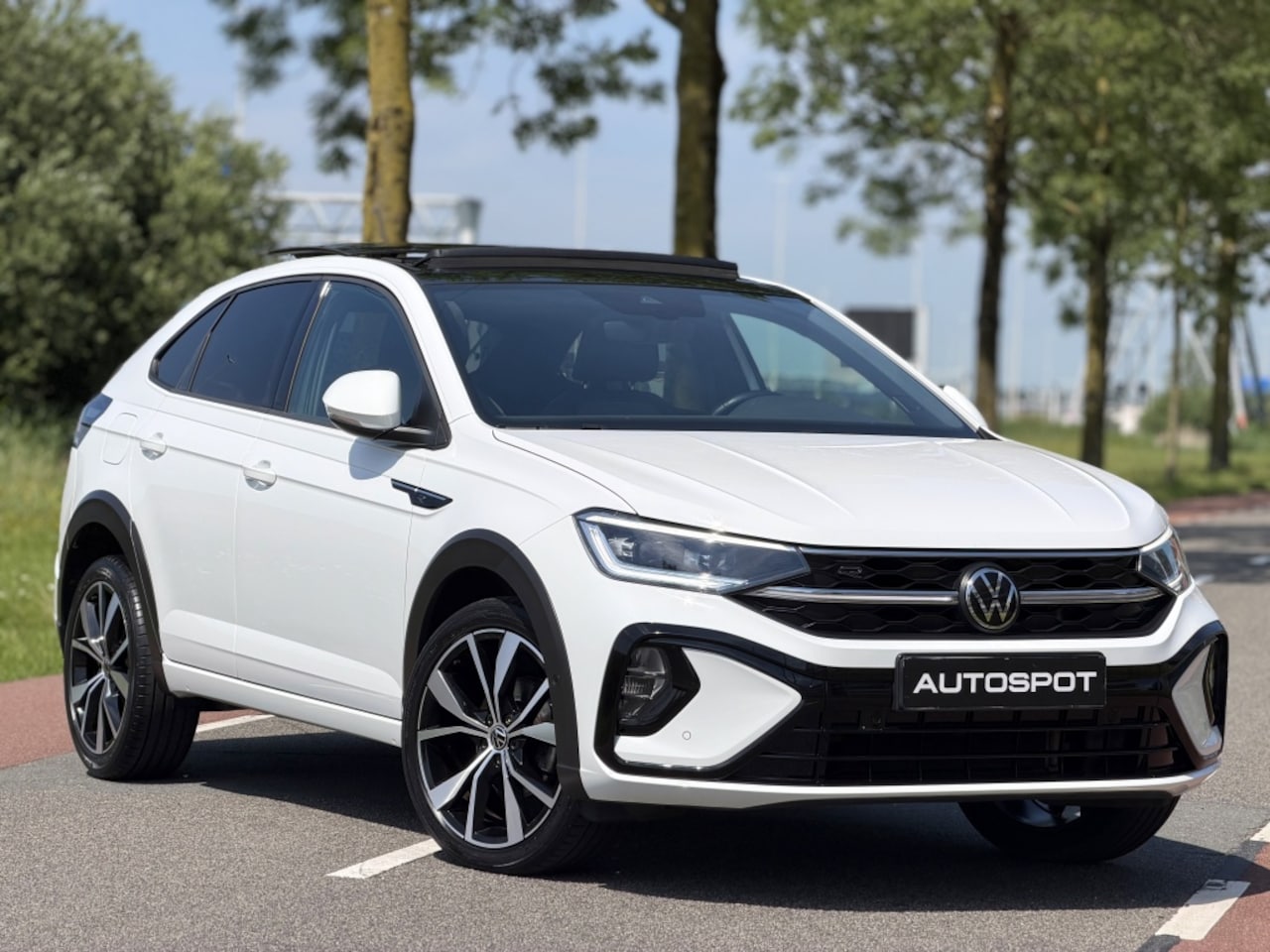 Volkswagen Taigo - 1.0 TSI R-Line Pano IQ Light Keyless Beats Virtual - AutoWereld.nl