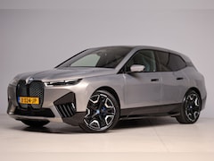 BMW iX - XDrive40 M-sport | panoramadak skylounge | elek. trekhaak | softclose | laser led | harman