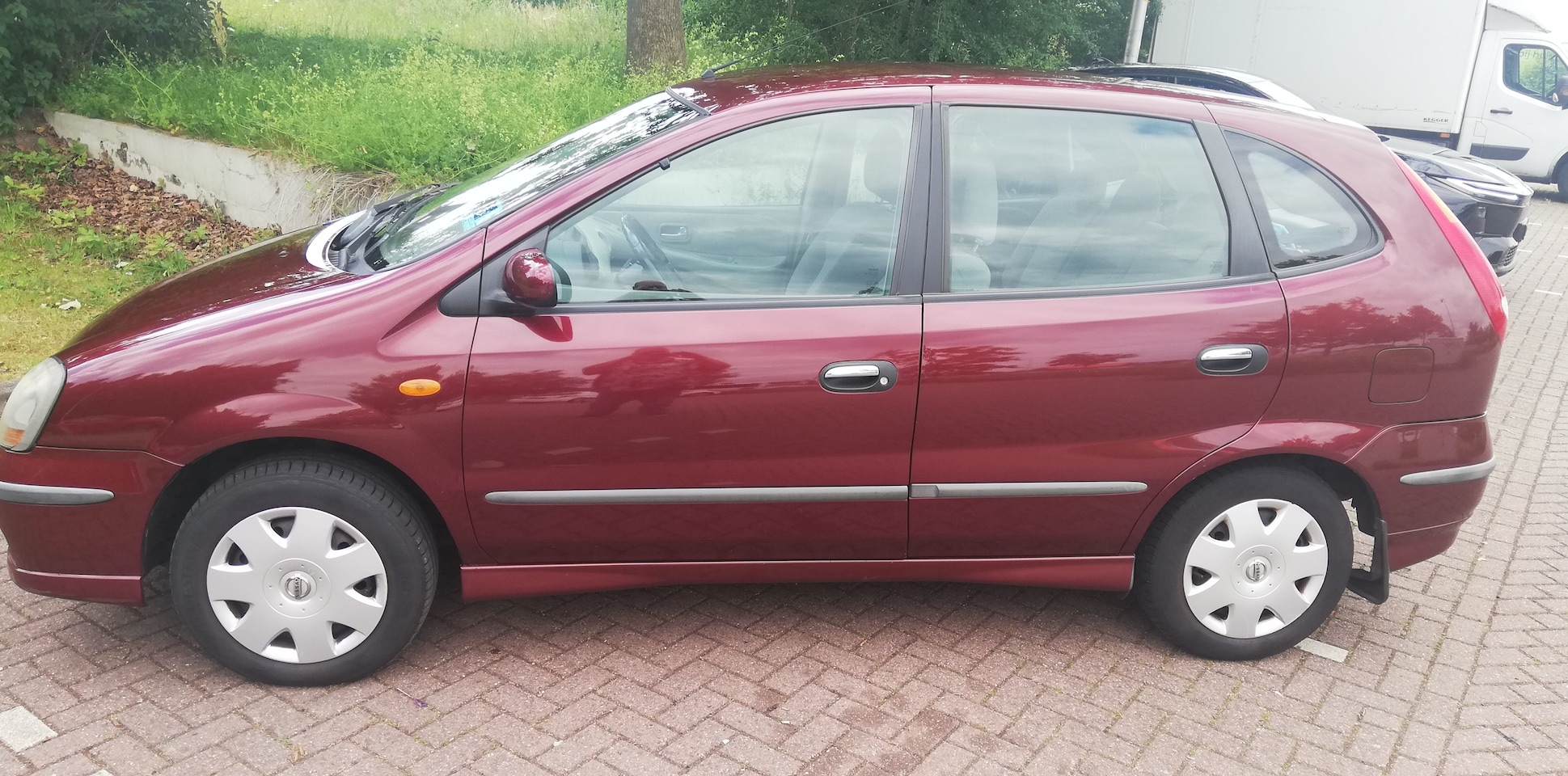 Nissan Almera Tino - 2.0 CVT Ambience - AutoWereld.nl
